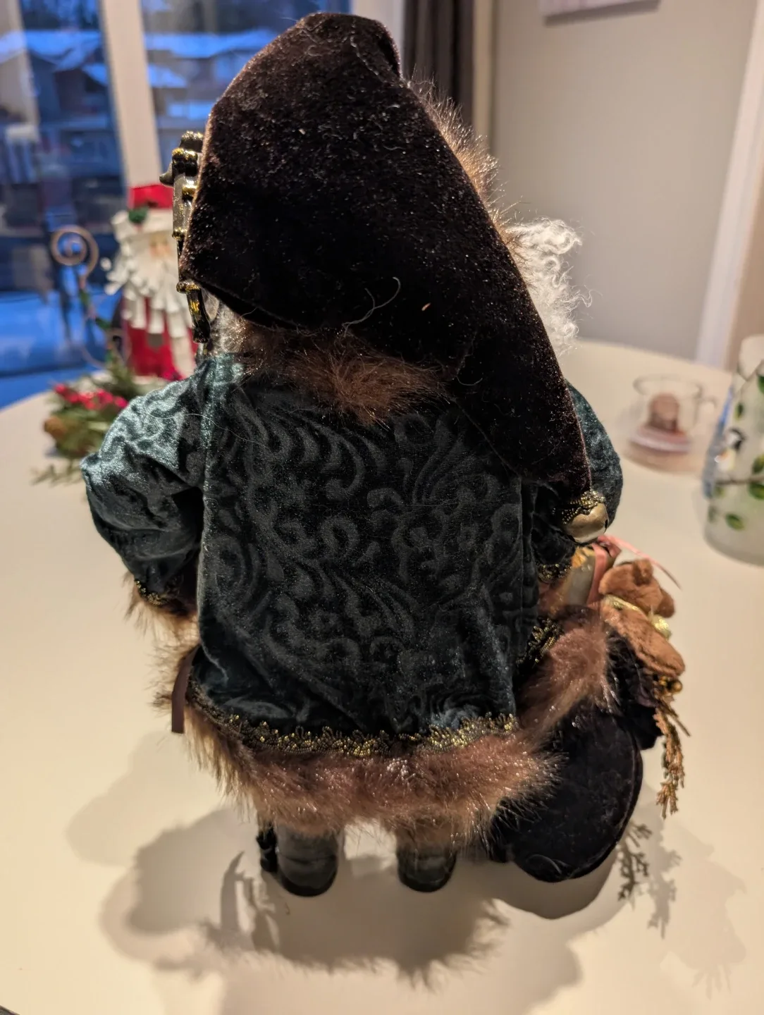 17" Decorative Santa Figurine - EUC image indicator(4)