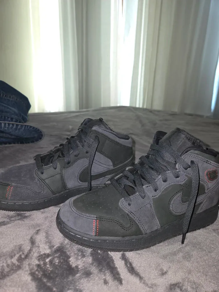 Nike Air Jordan 1 Mid Shoes - Size 5.5 US