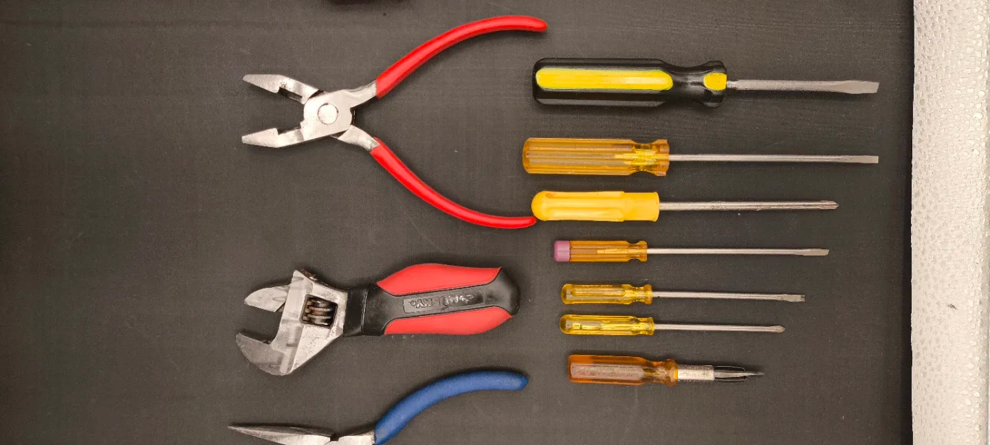 Mixed Set of Hand Tools image indicator(3)