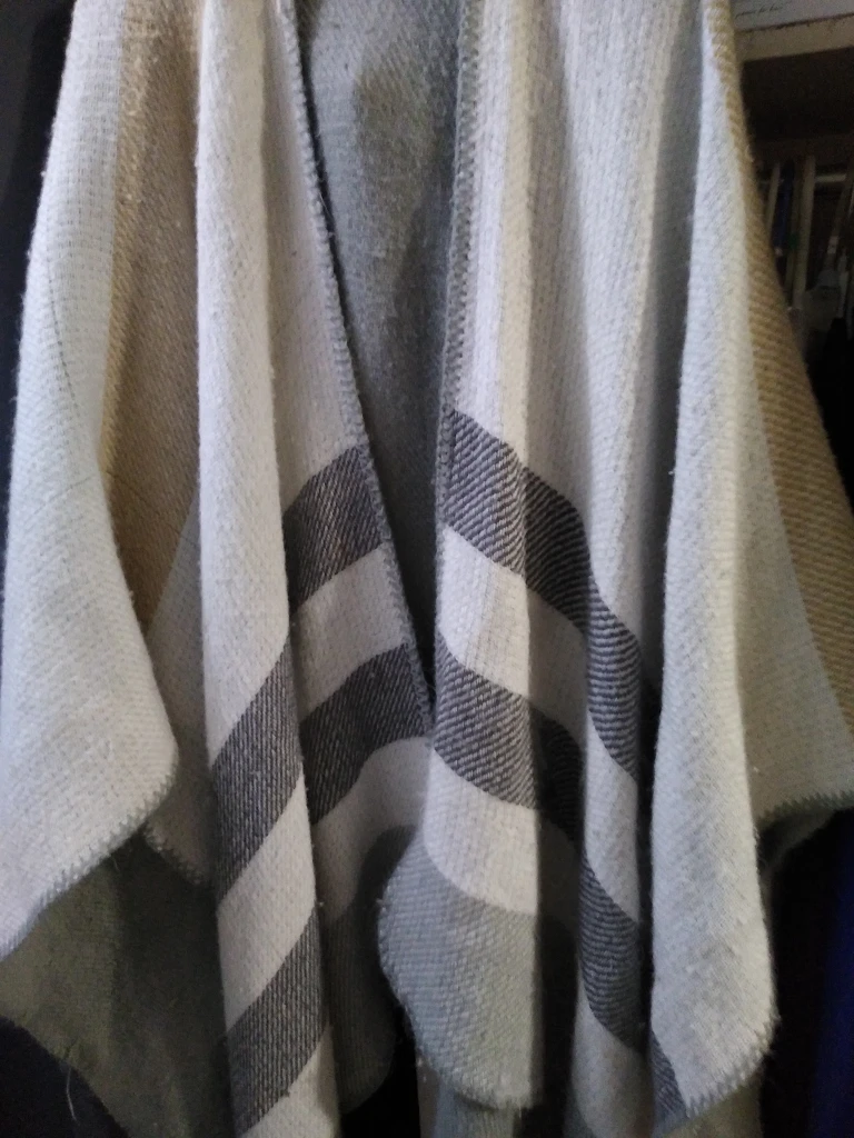 Cashmere cape or wrap