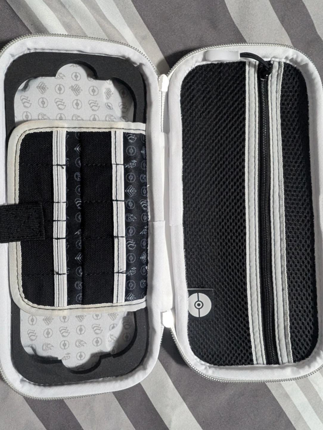 Limited edition Pokémon Nintendo Switch Case - photo 2