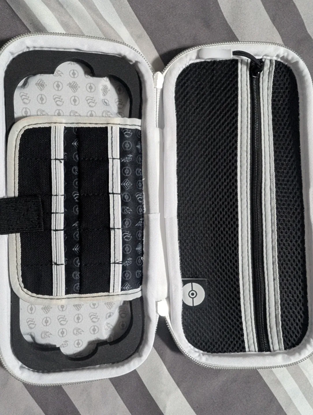 Limited edition Pokémon Nintendo Switch Case image indicator(2)