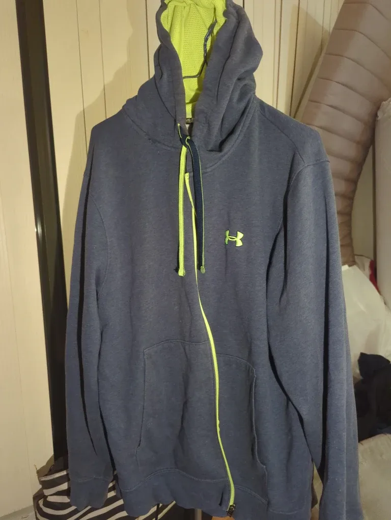 Nike Canada Hoodie & Under Armour Hoodie image indicator(5)