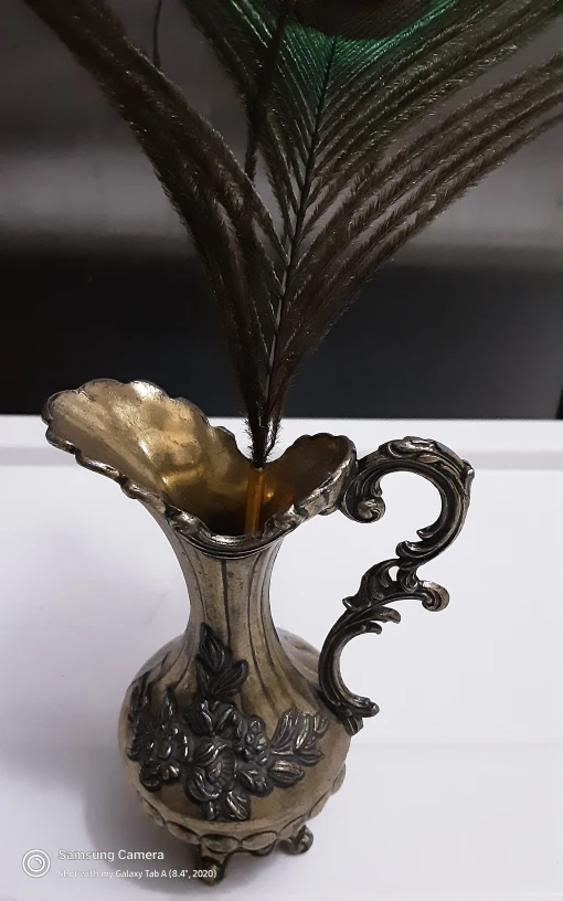 Vintage brass Vase with Peacock Feather - photo 2