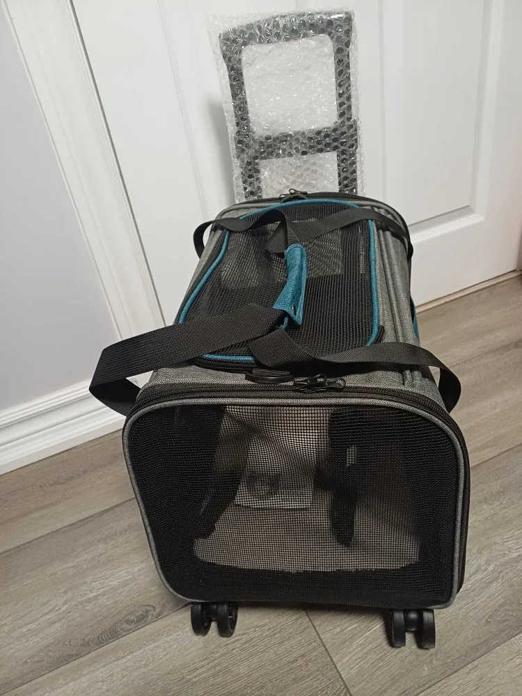 BurgeonNest Rolling Pet Carrier - Brand New! image indicator(3)