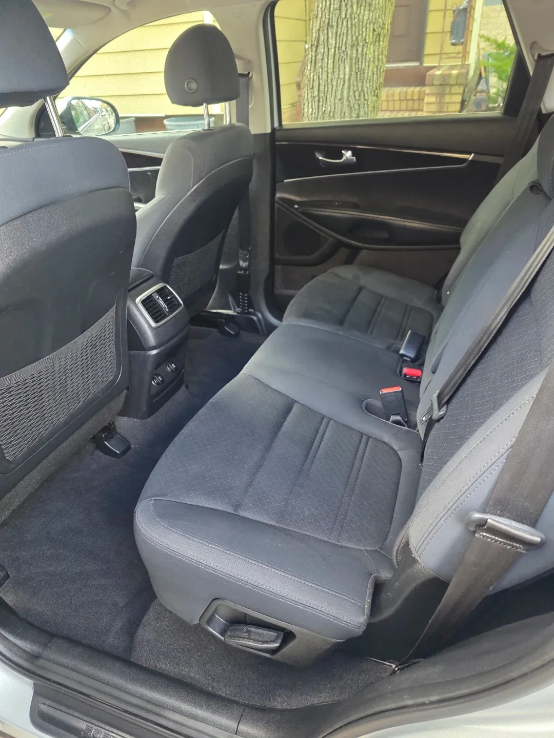 1. 2018 Kia Sorento – Clean Title, Great Condition, 3rd Row SUV image indicator(10)