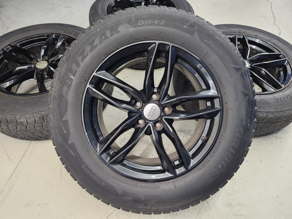AUDI Q5 WINTER TIRES ON ALLOY RIMS 235/65/R17