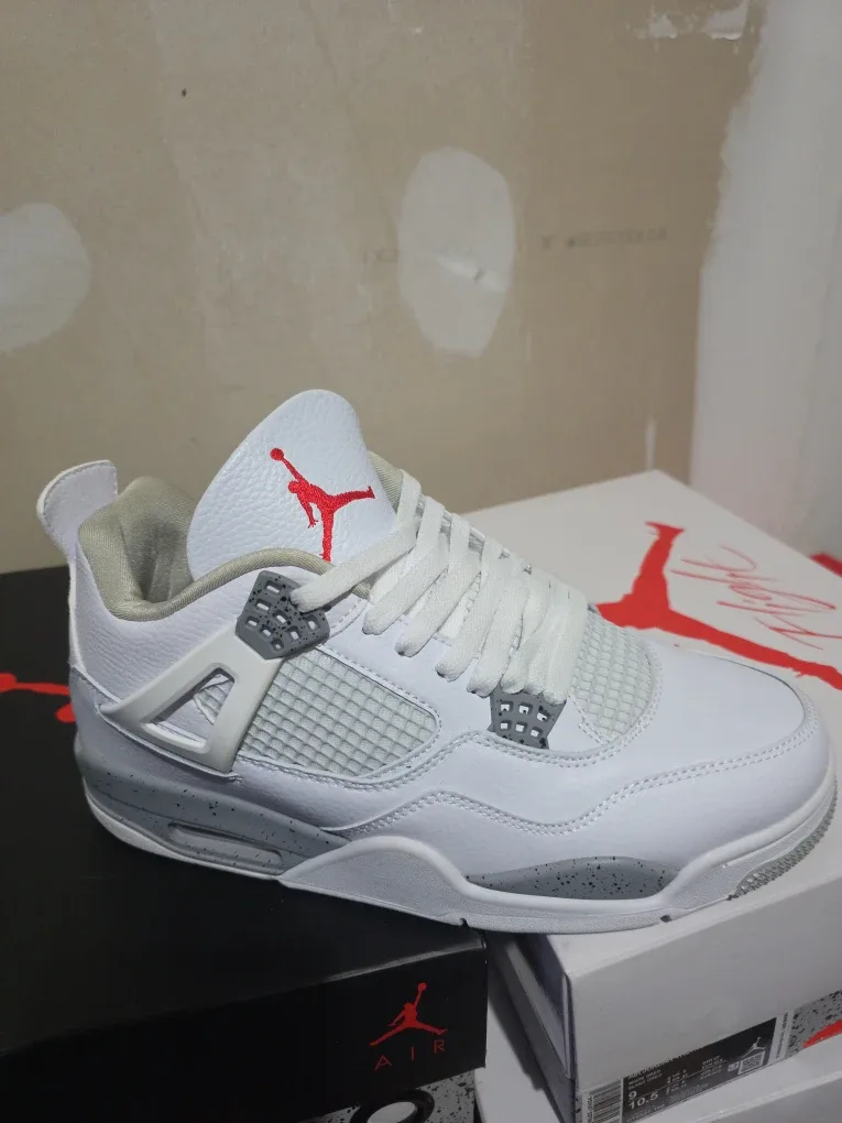 New Air Jordan 4 Retro White Oreo Size 10.5