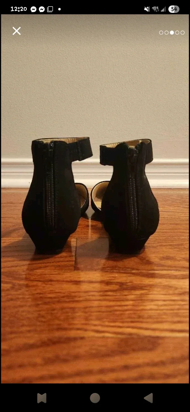 Dream Pairs Black Ankle Strap Flats - Size 5-5.5 image indicator(3)