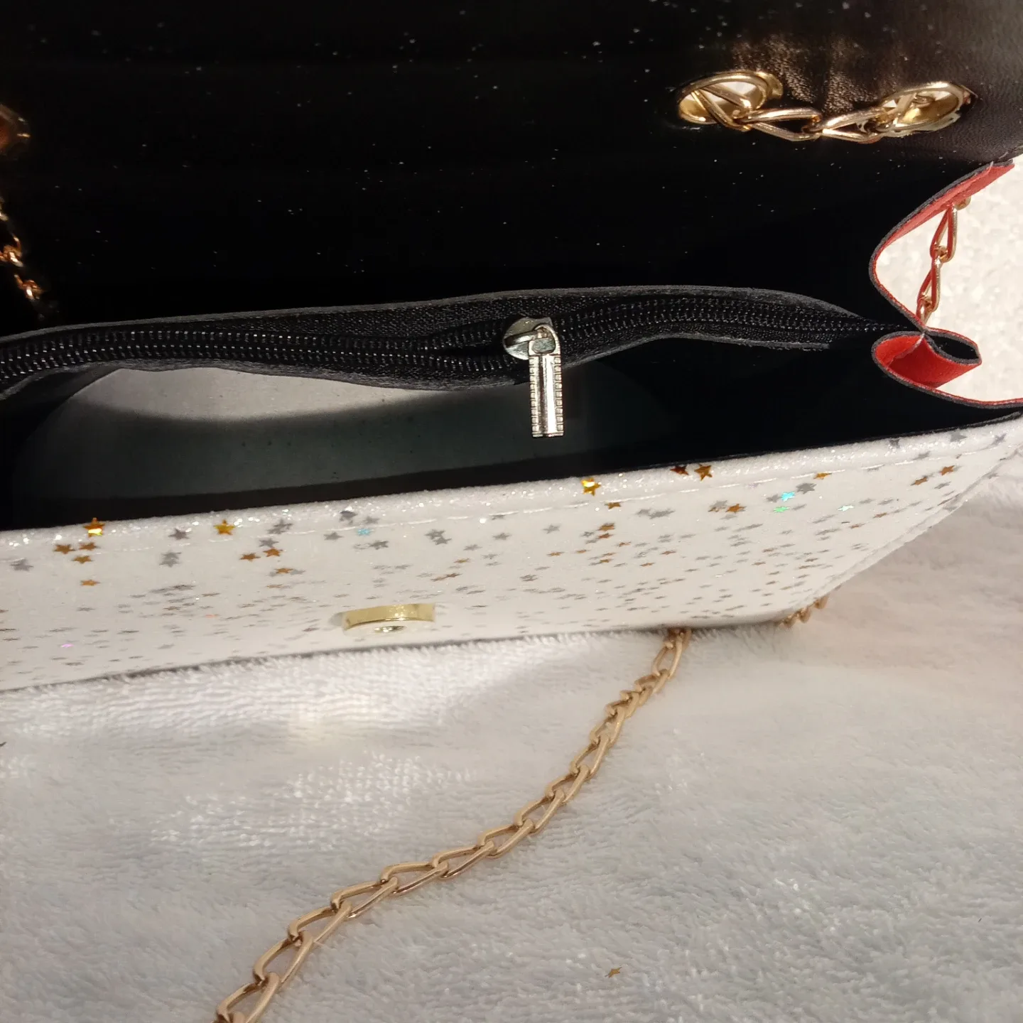 Red & White Glitter Chain Bag image indicator(2)