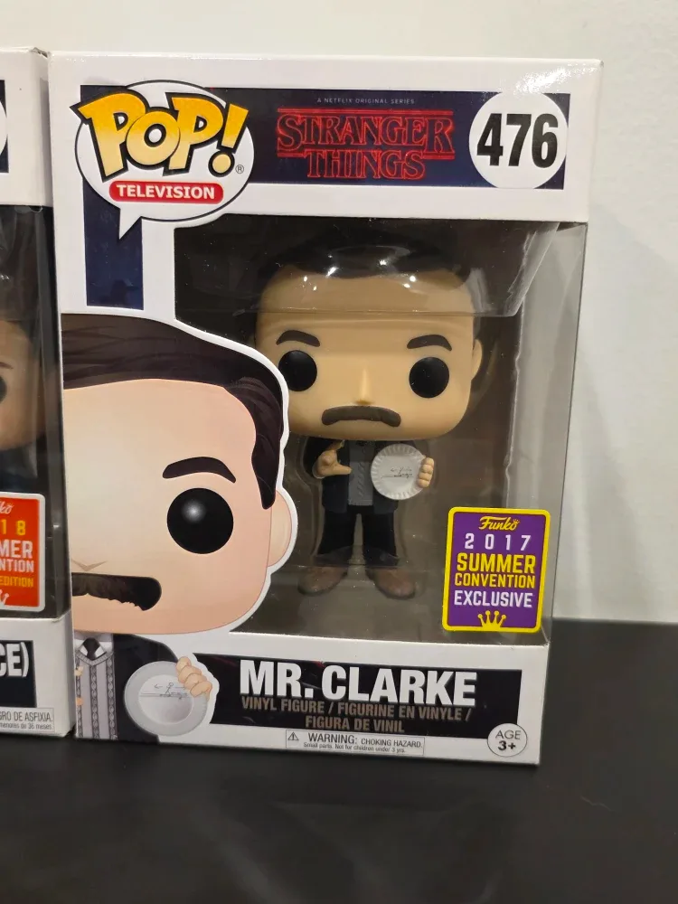 Funko Pop Stranger Things Dustin & Mr. Clarke image indicator(2)