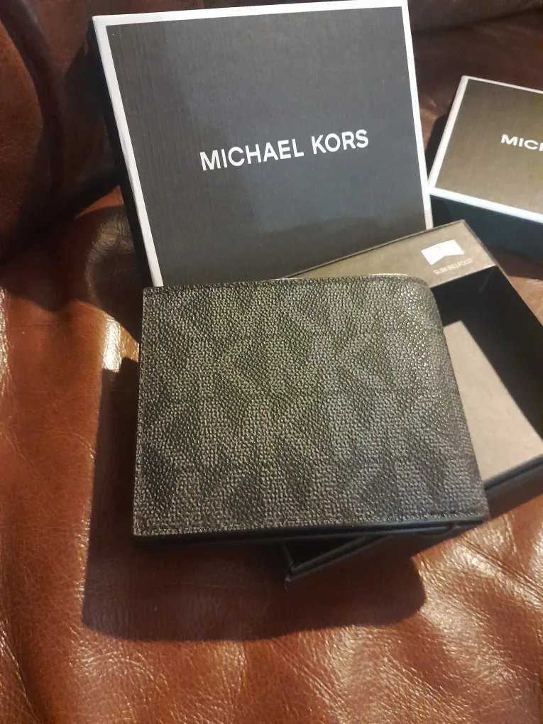 Michael Kors Slim Billfold Wallet - New in Box! image indicator(2)