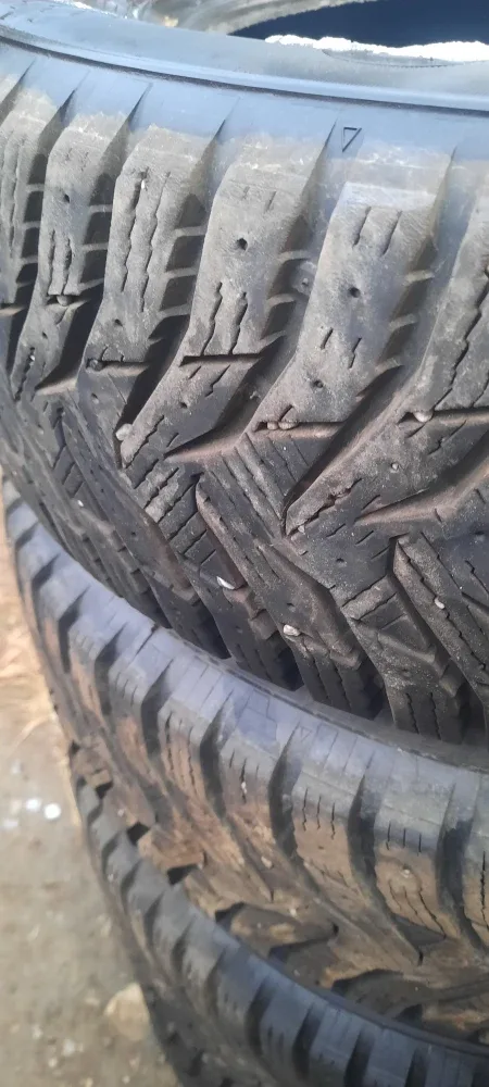 Kumho Wintercraft Ice WI31 195/65R15 Winter Tire with rims