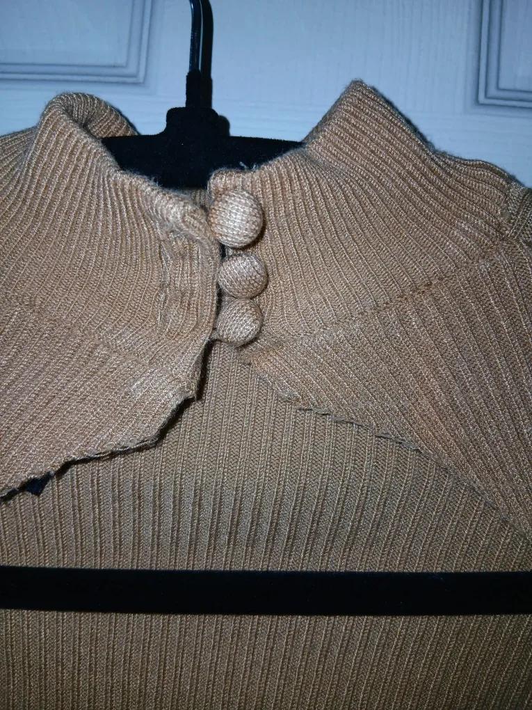 Forever 21 Ribbed Knit Top - Size Small image indicator(7)