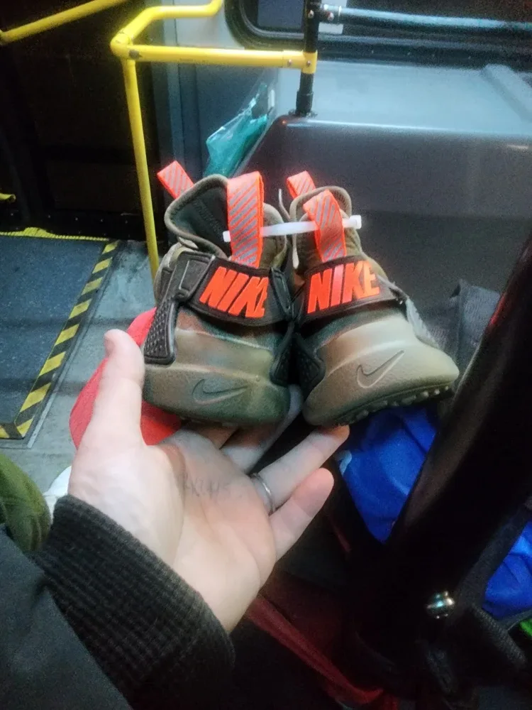 Nike Huarache Size 6Y image indicator(3)