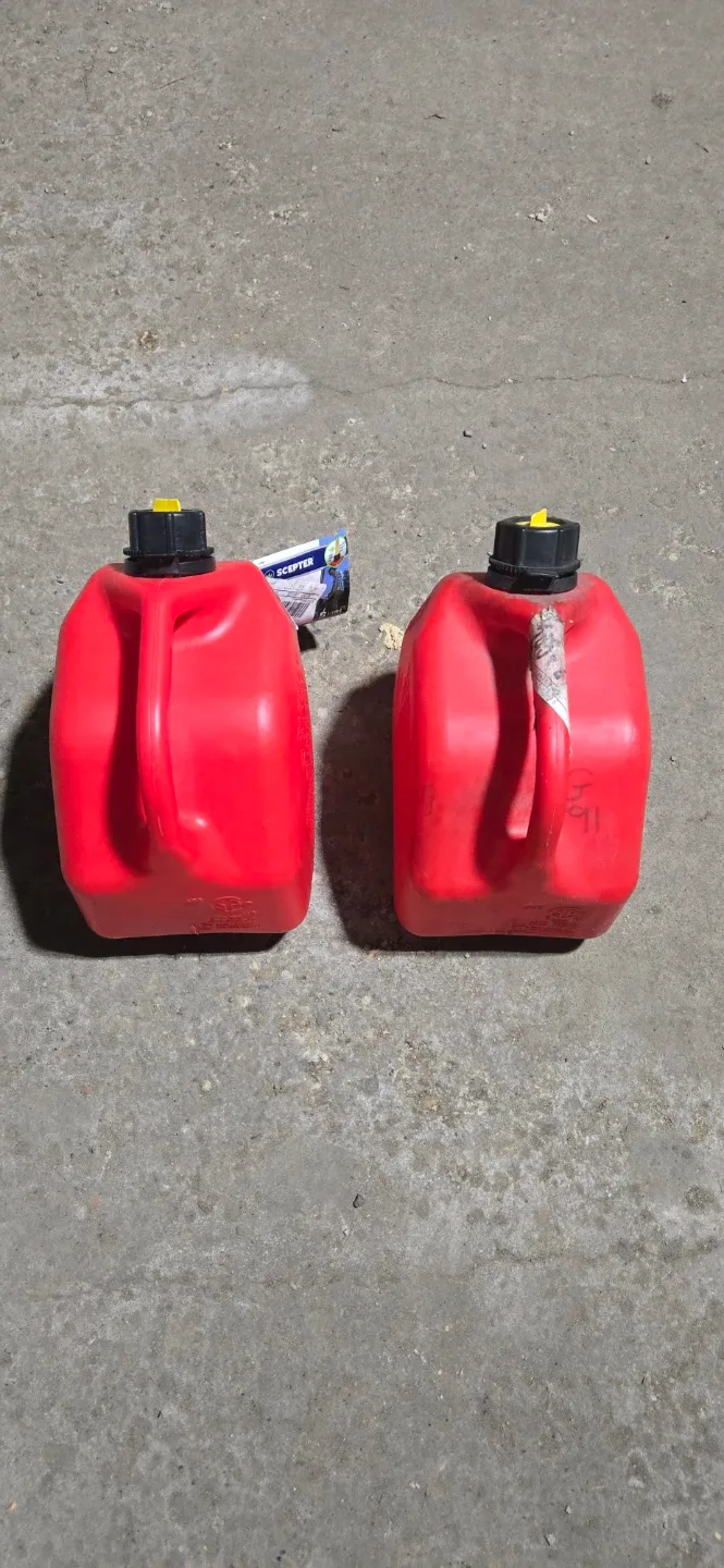 Scepter 5L Gasoline Cans - Set of 2 cleanout