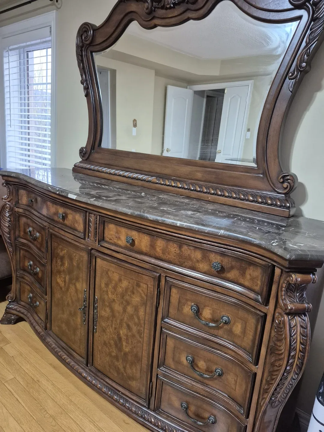 Ornate Bedroom Set - Dresser, Nightstands, Bed image indicator(3)