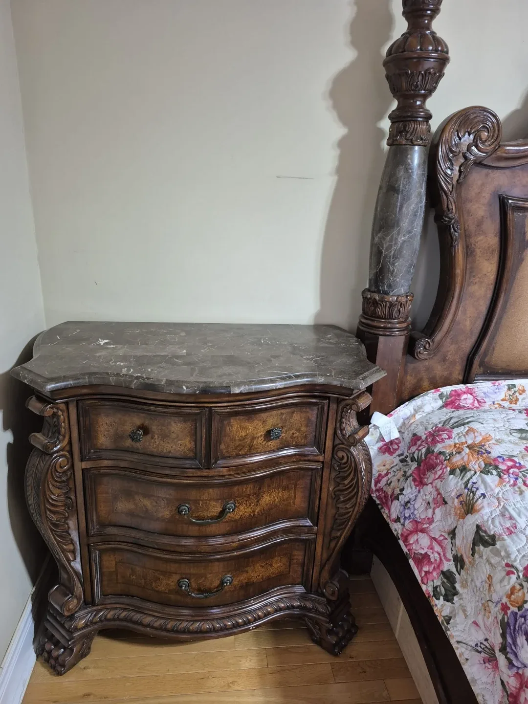 Ornate Bedroom Set - Dresser, Nightstands, Bed image indicator(4)