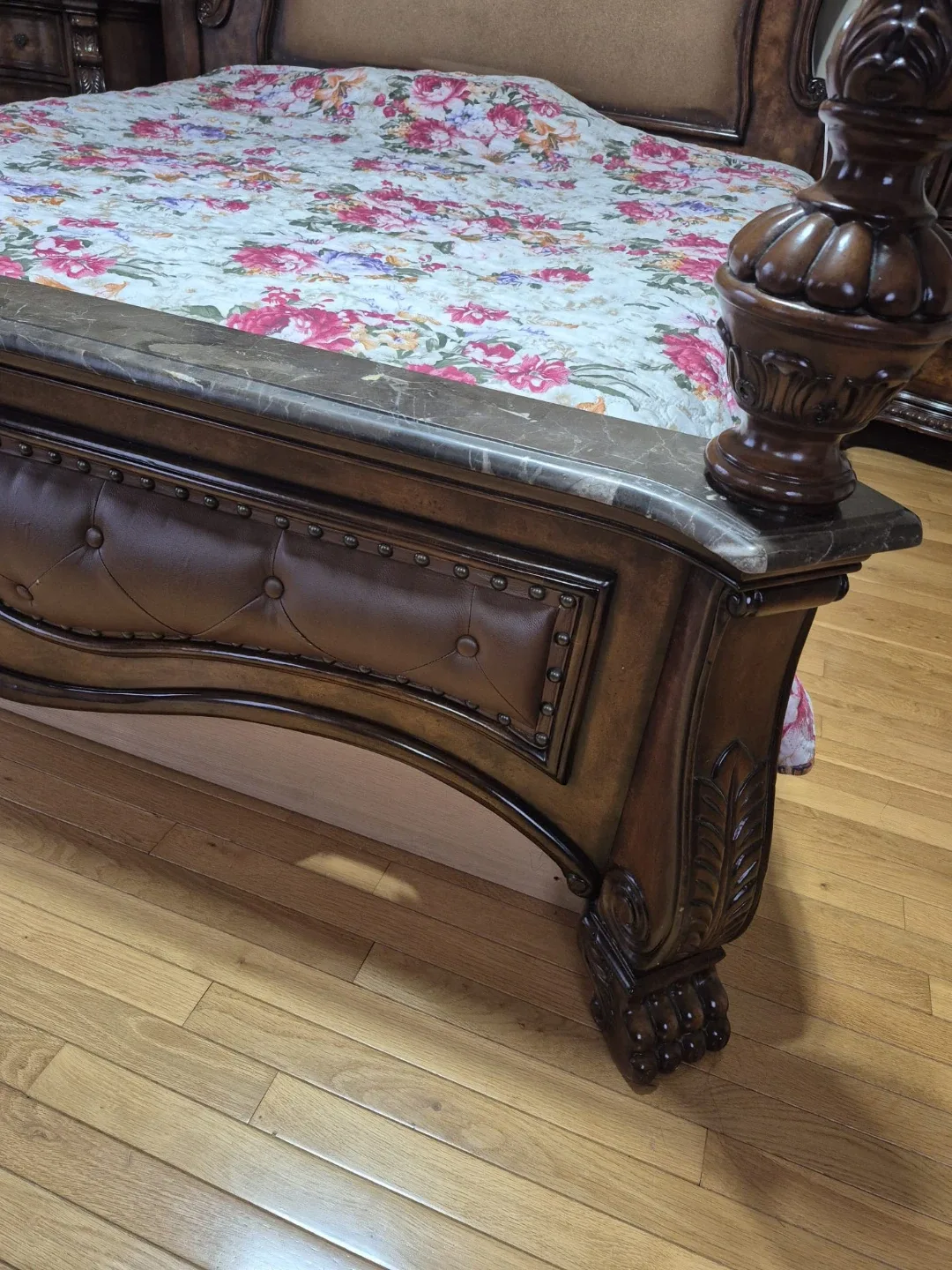 Ornate Bedroom Set - Dresser, Nightstands, Bed image indicator(5)