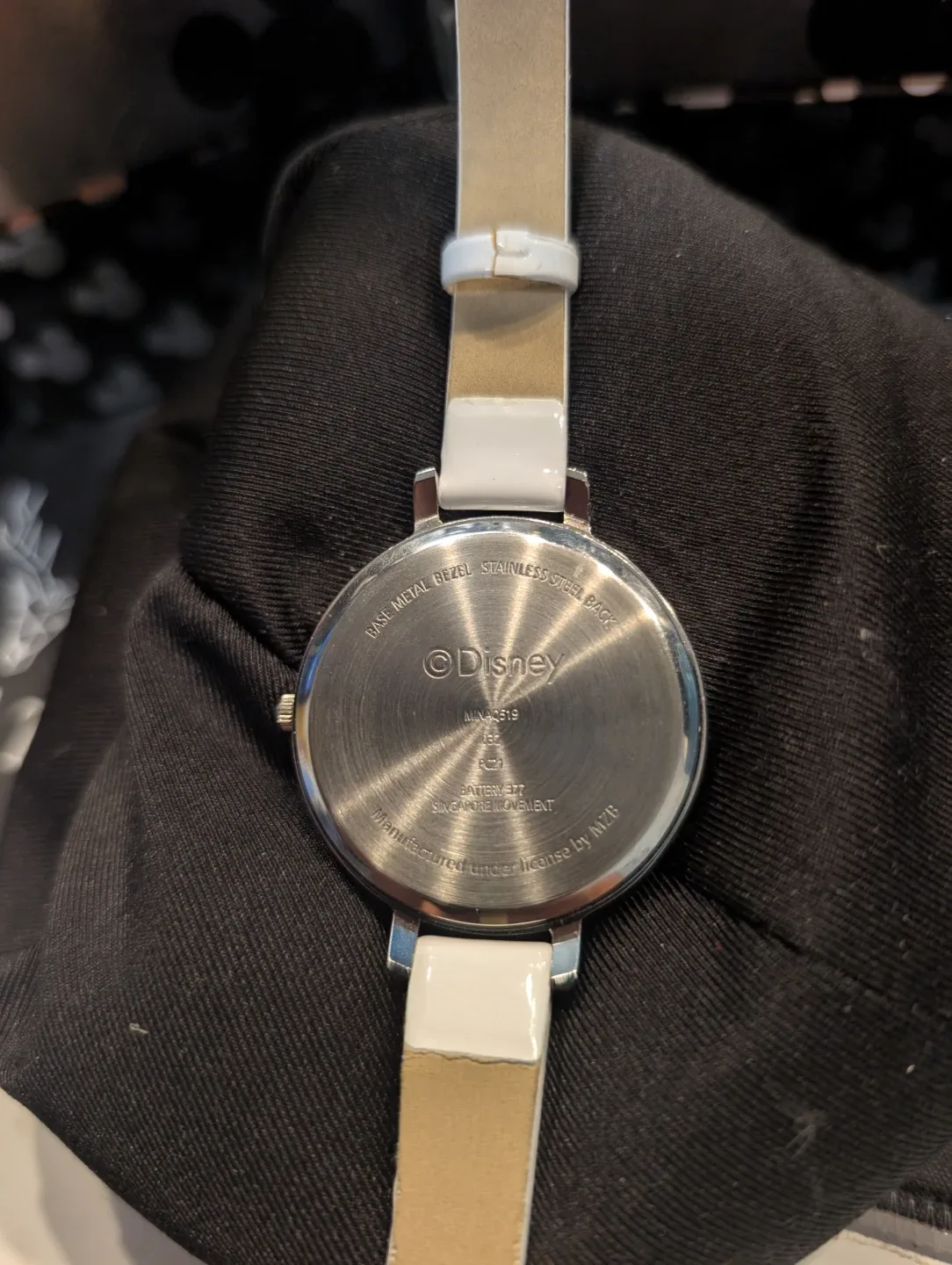 Mint vintage Disney Minnie Mouse Watch with Box image indicator(6)