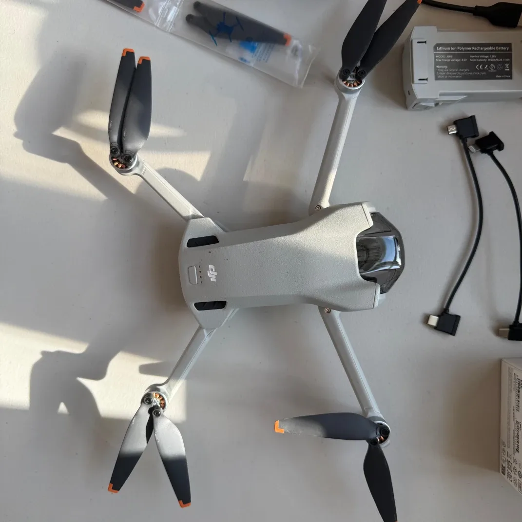 DJI Mini 3 Drone + Two Way Charging Hub- Like New! image indicator(5)