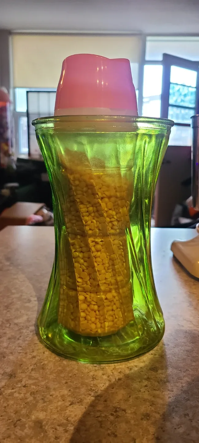 Decorative Green Vase & Laundry scented beads image indicator(3)