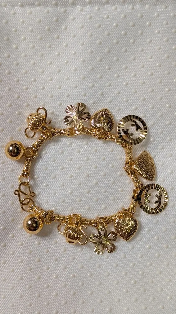Gold Charm Bracelet image indicator(3)