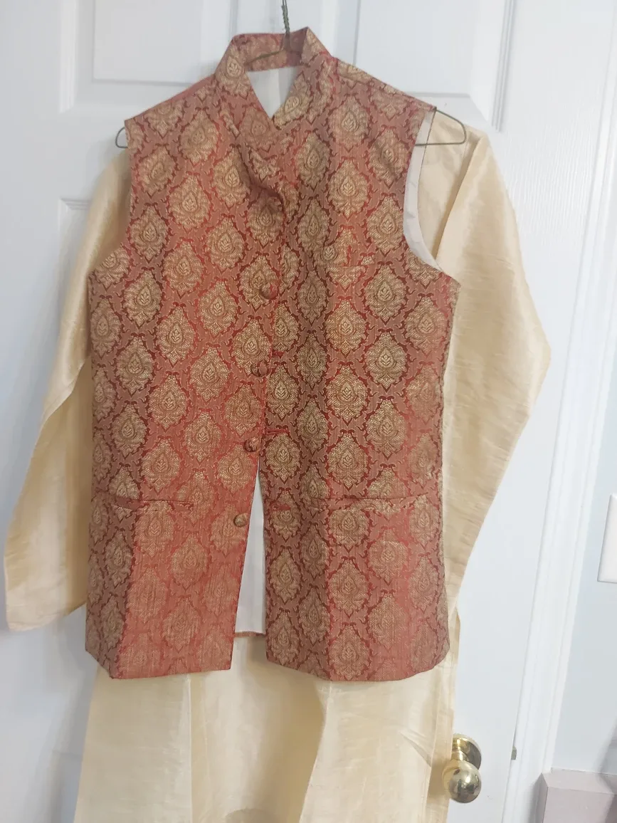 Raw silk kurta with pants and sleeveless jacket size 36. image indicator(2)