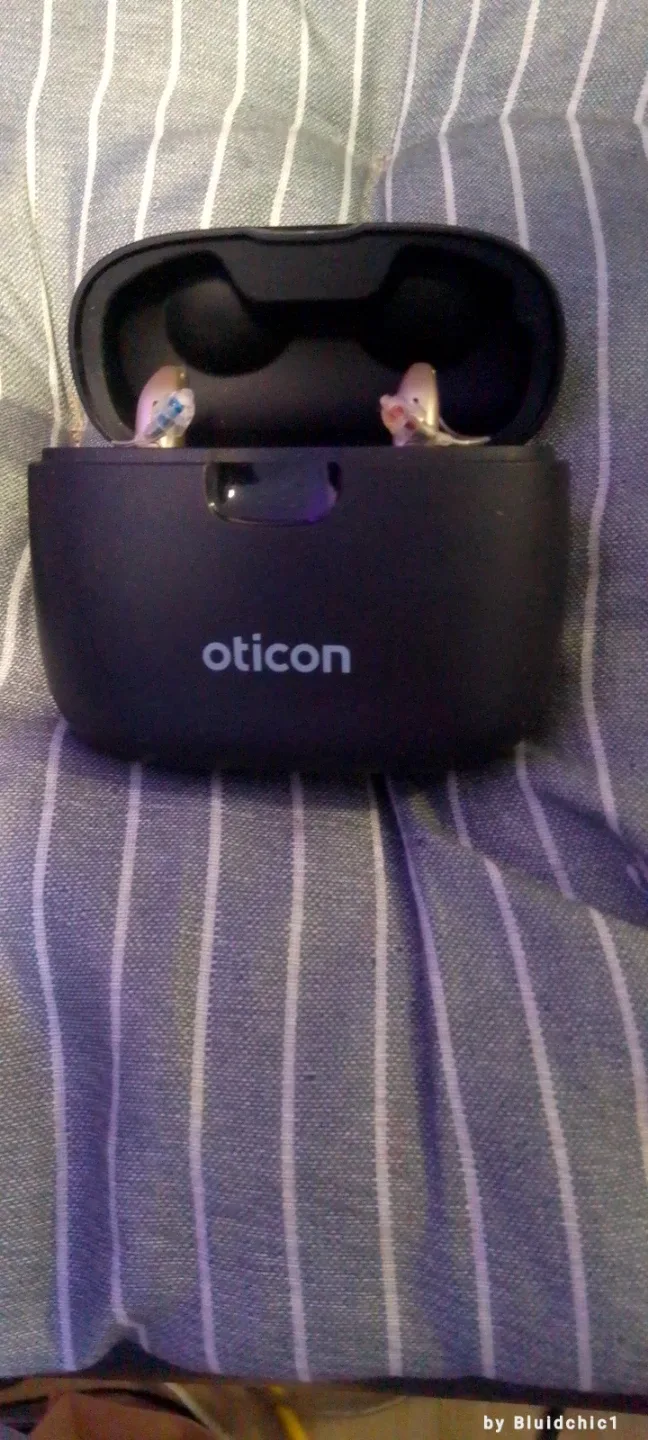 🥕Oticon Zircon Hearing Aids with Case and manual image indicator(5)