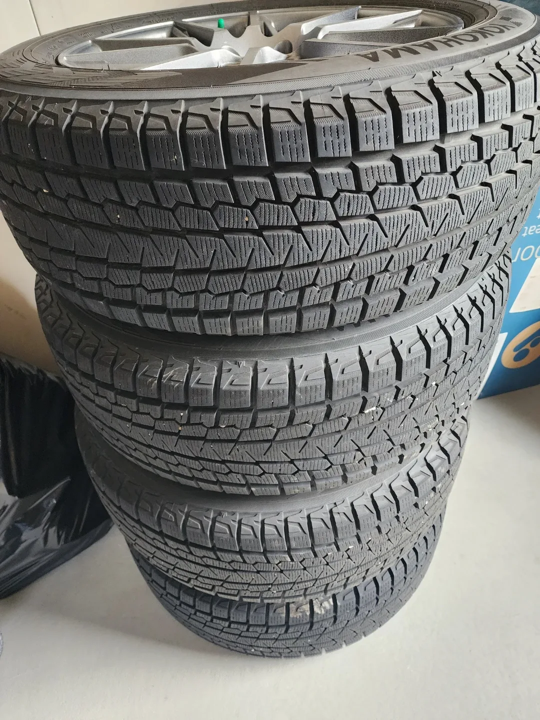 Yokohama 235/60R18 Studless Winter Tires - Set of 4