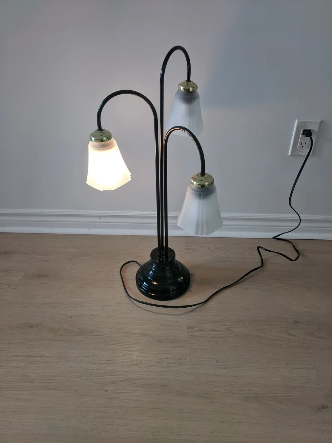 3-Light table Lamp - Black Finish image indicator(2)