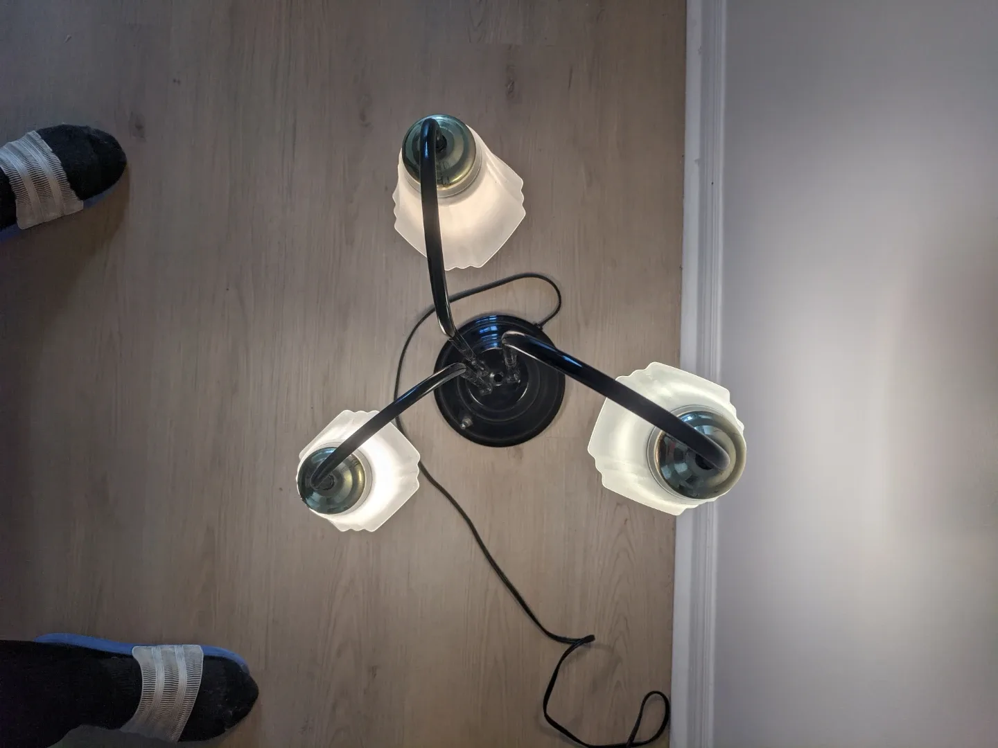 3-Light table Lamp - Black Finish image indicator(5)