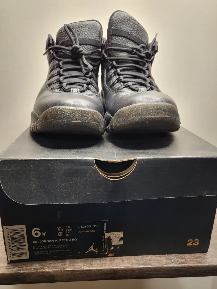 Air Jordan 10 Retro BG Black NYC Size 6Y image indicator(3)
