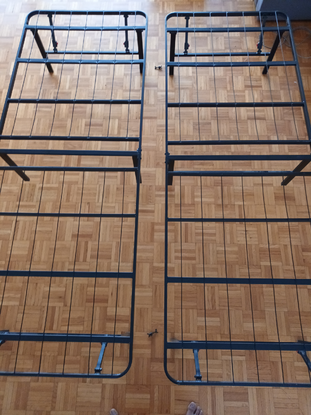 Foldable Bed Frame (Steel) Queen Size + wing nuts, screws - photo 3