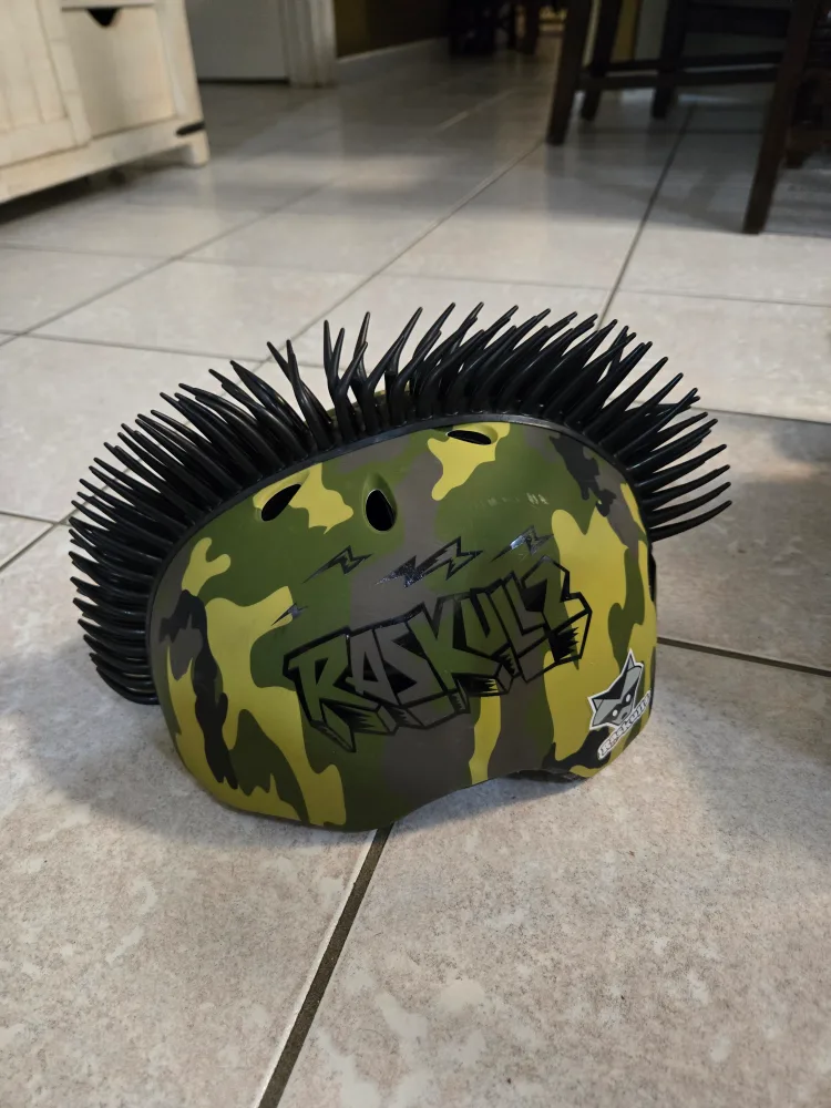 Paw Patrol Roller Skates & Rascalz Helmet image indicator(4)