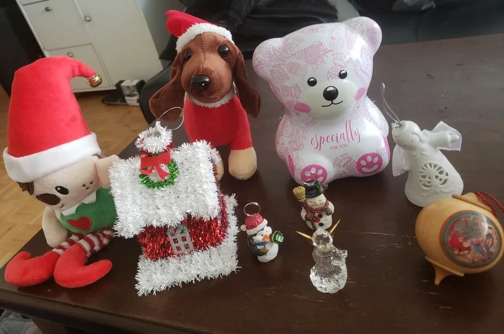 Christmas Ornaments and Plush Toys image indicator(2)