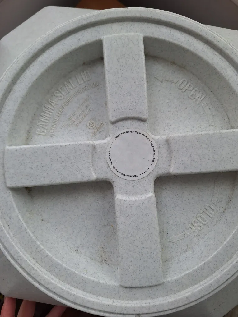 Gamma Seal Lid Pet Food Container image indicator(4)