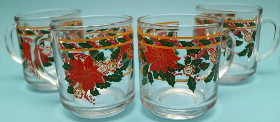 New Vintage 4 Piece Christmas Mug Set image indicator(5)