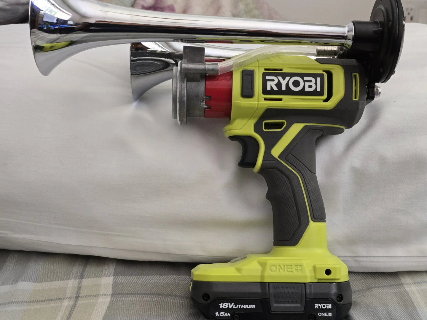 Ryobi train horn with 2 triumpets
