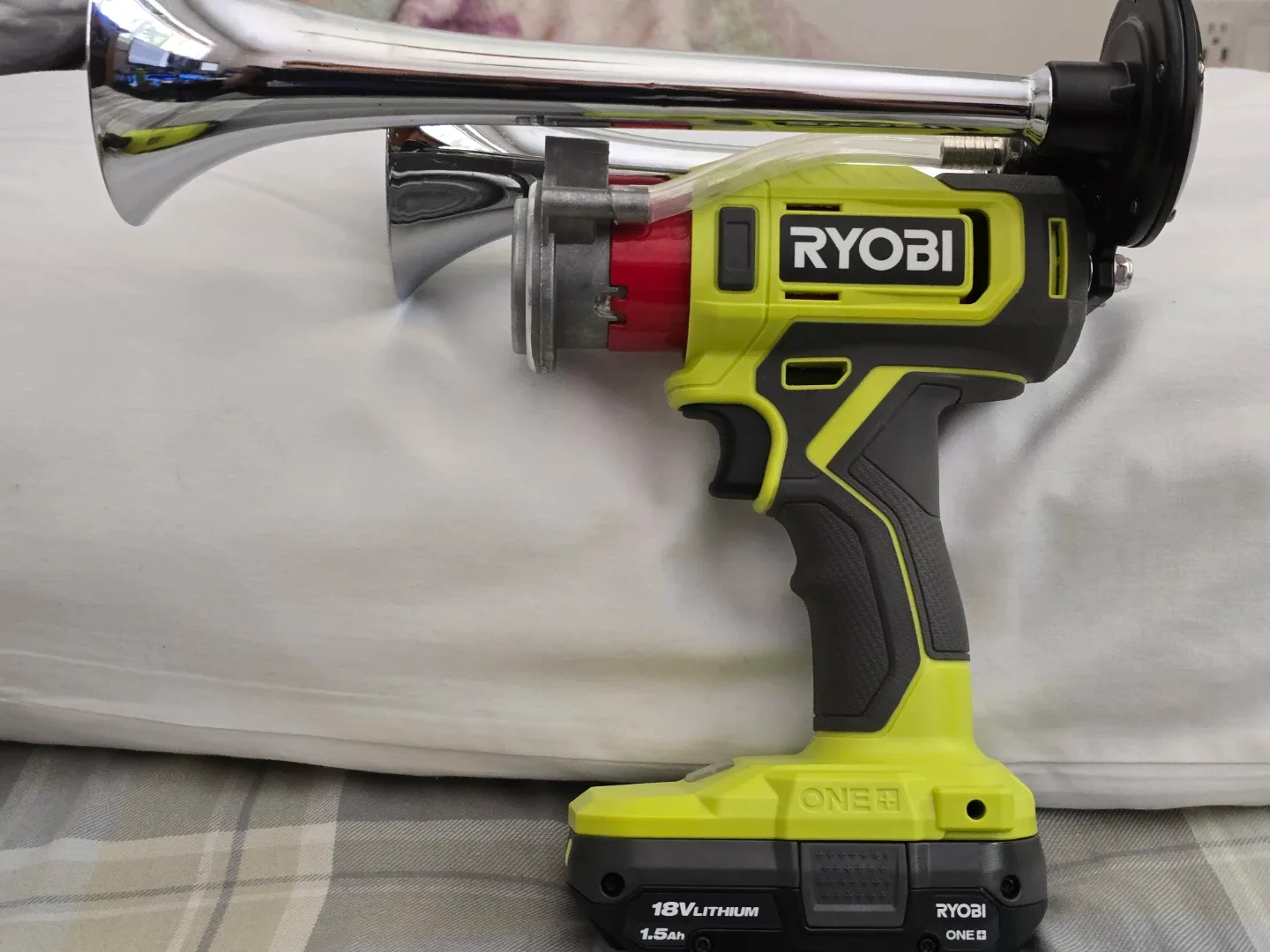 Ryobi train horn with 2 triumpets