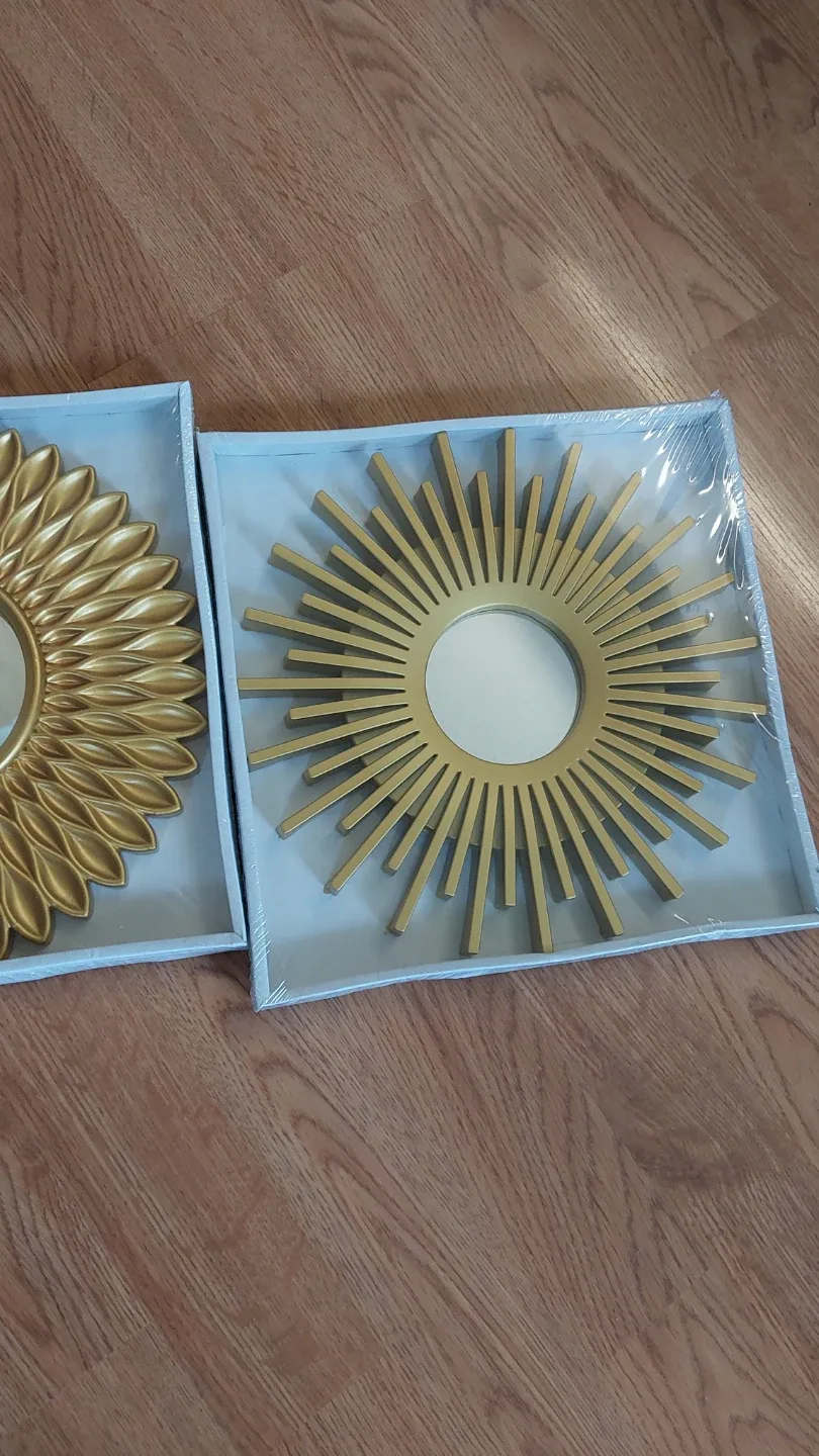 🥕BRAND NEW Gold Decorative Wall Mirror - New in Box! image indicator(4)