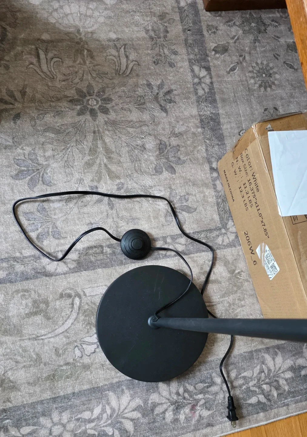 Modern Gold Patterned Floor Lamp image indicator(5)