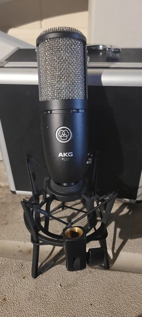 AKG P220 Condenser Microphone w/ Case image indicator(2)