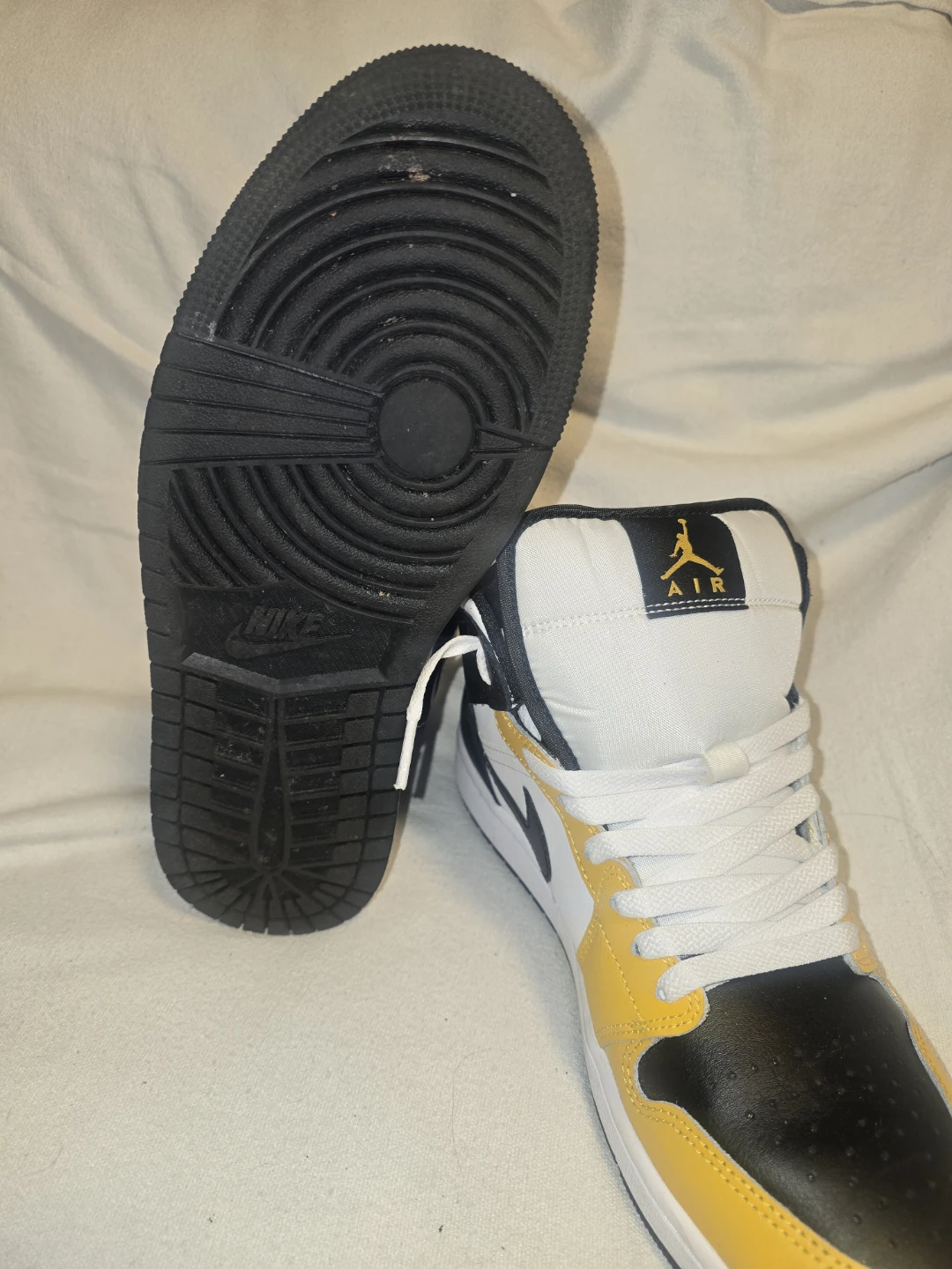 Air Jordan 1 Mid Taxi Black US 9.5 - photo 3