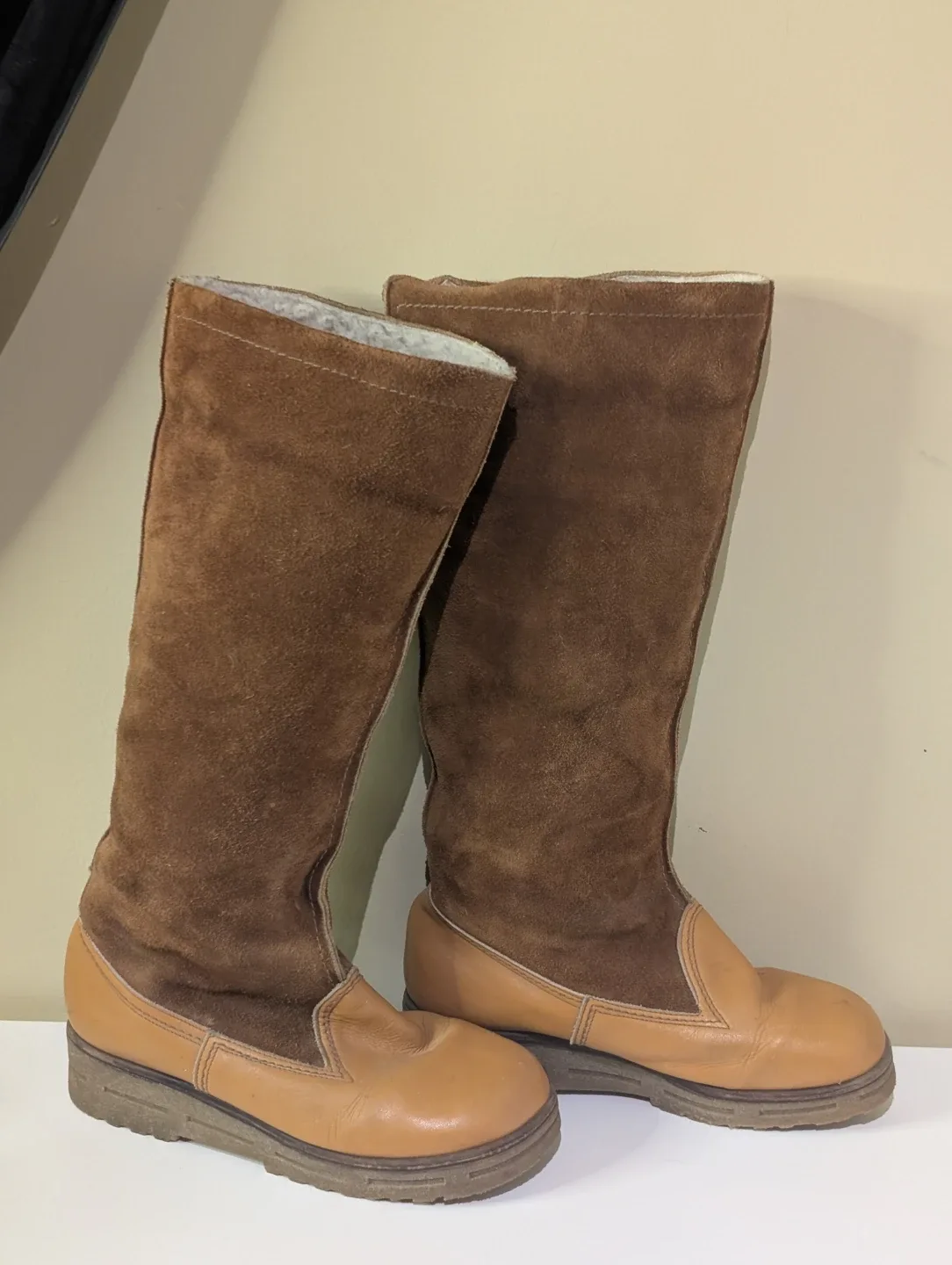 Canada Made Brown Suede Boots 7-7.5 image indicator(2)