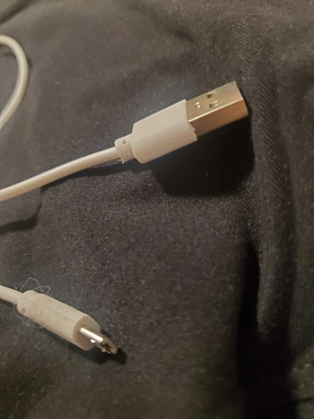 🥕 White USB Charging Cable image indicator(2)