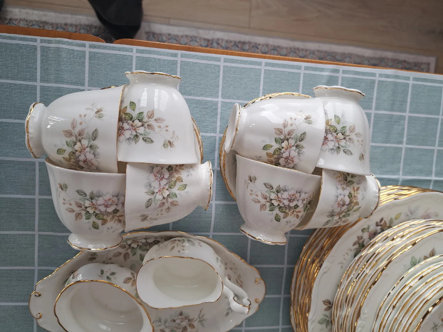 ROYAL ALBERT HAYWORTH 1987 LIMITED EDITION image indicator(7)