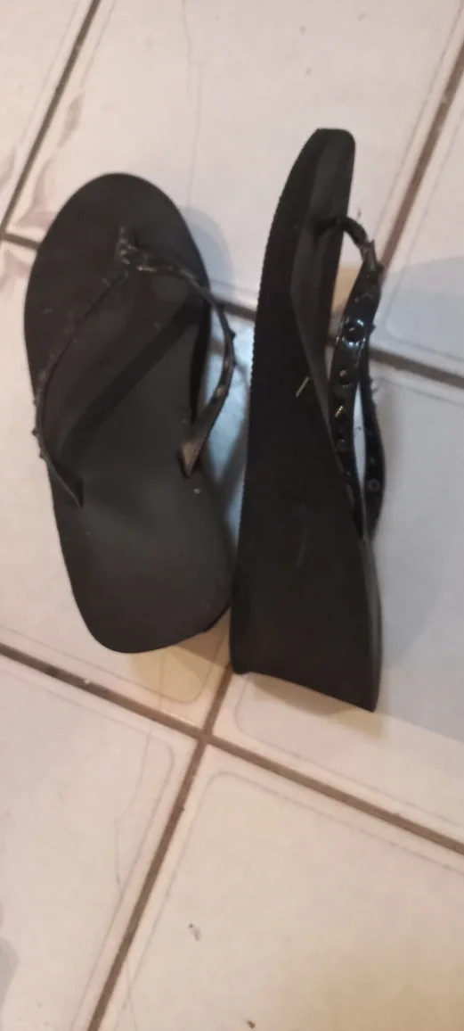 Black Wedge Flip Flops image indicator(2)