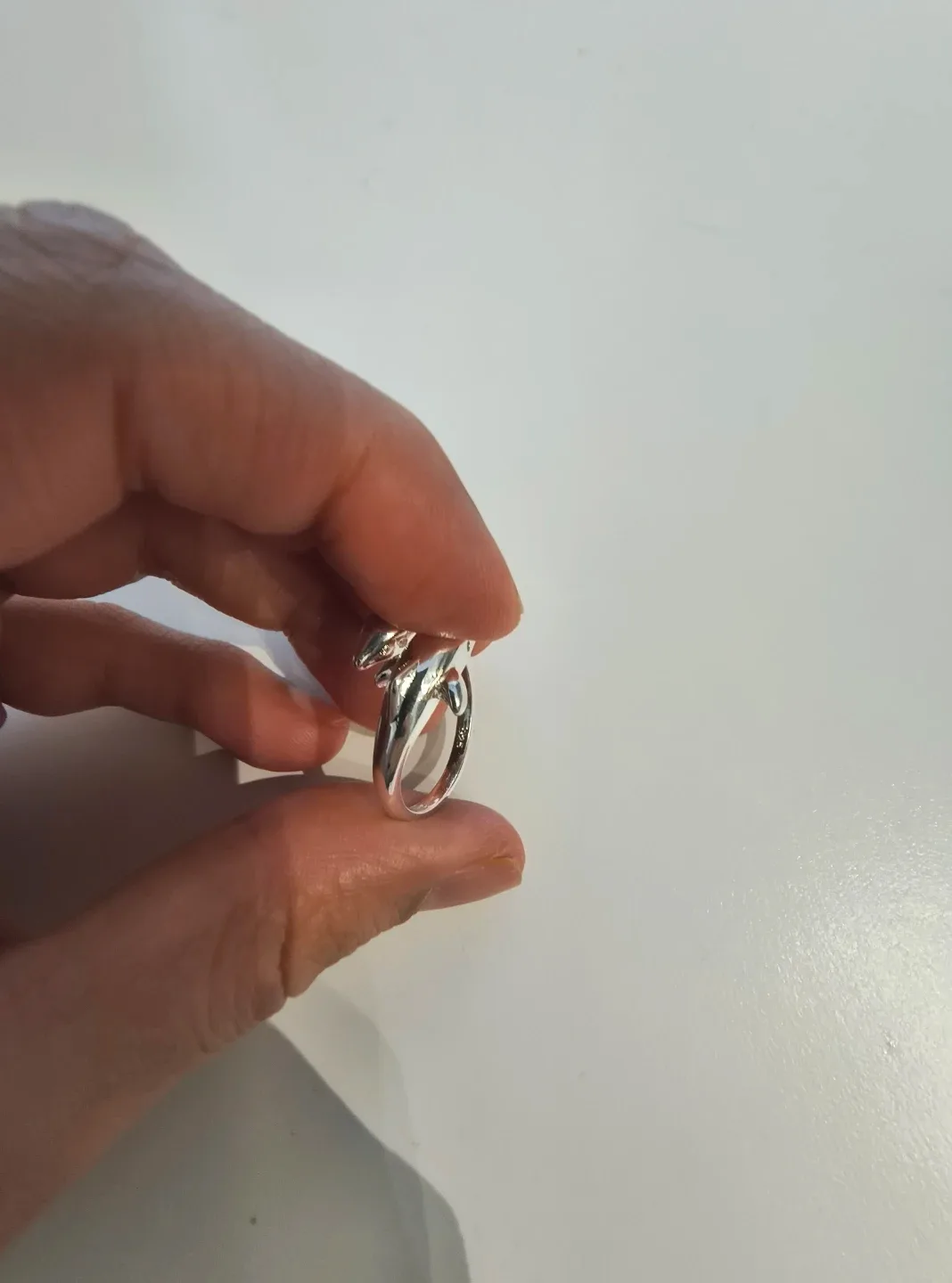 925 Sterling Silver Dolphin Ring (Unisex) image indicator(3)