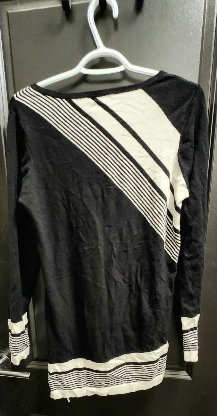 Ricki's Black & White Sweater image indicator(2)